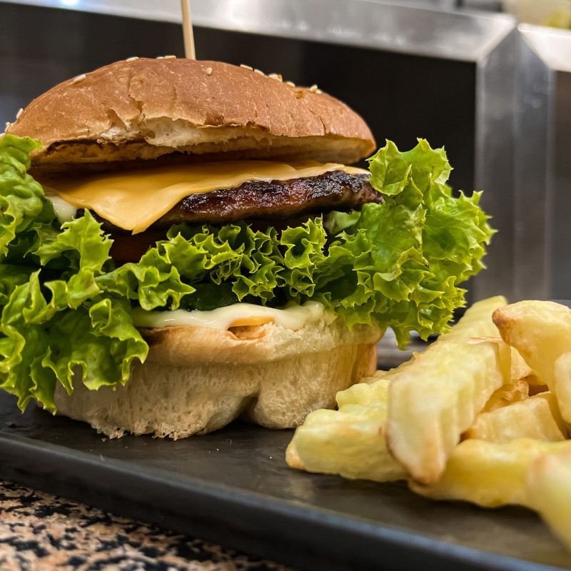 Біф-роял бургер + фрі